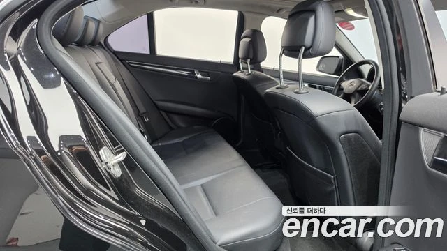 Mercedes-Benz C 200, снимка 12 - Автомобили и джипове - 56077559