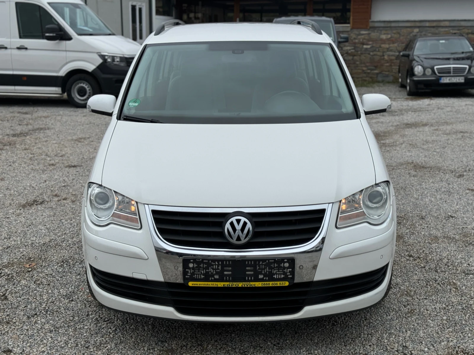 VW Touran 1.9TDI 105кс 6ск НАВИ МУЛТИ PARK ASSIST РЕАЛНИ-КМ - изображение 2