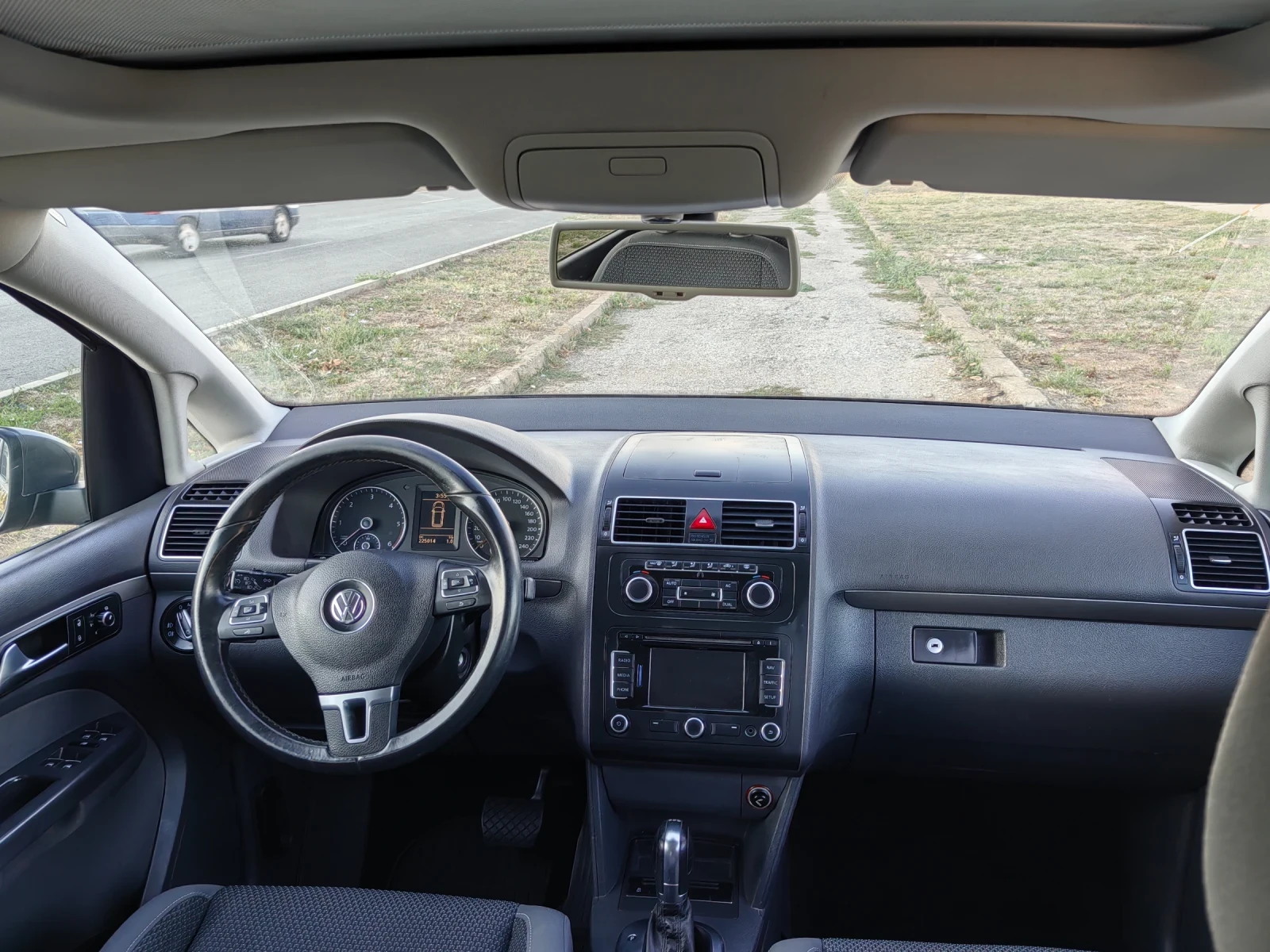 VW Touran 2.0 tdi 140ps  | Mobile.bg — изображение 11