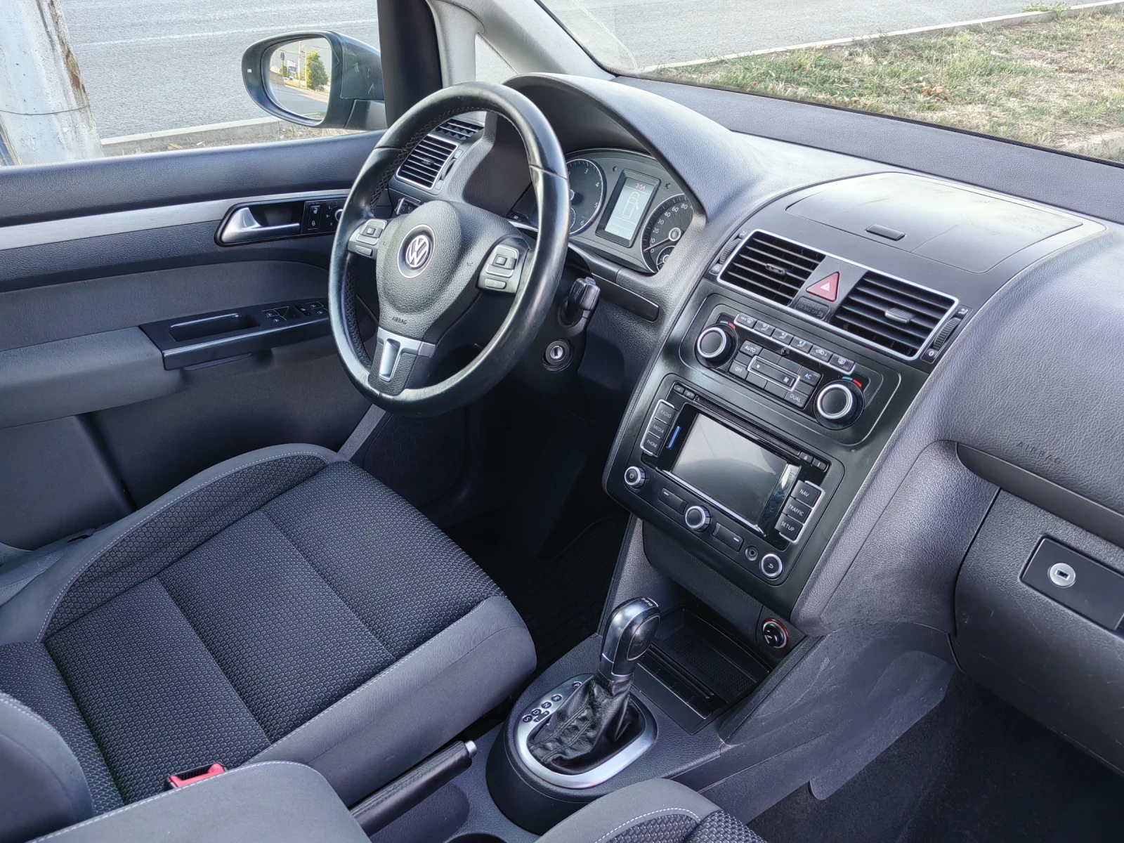 VW Touran 2.0 tdi 140ps  | Mobile.bg — изображение 12