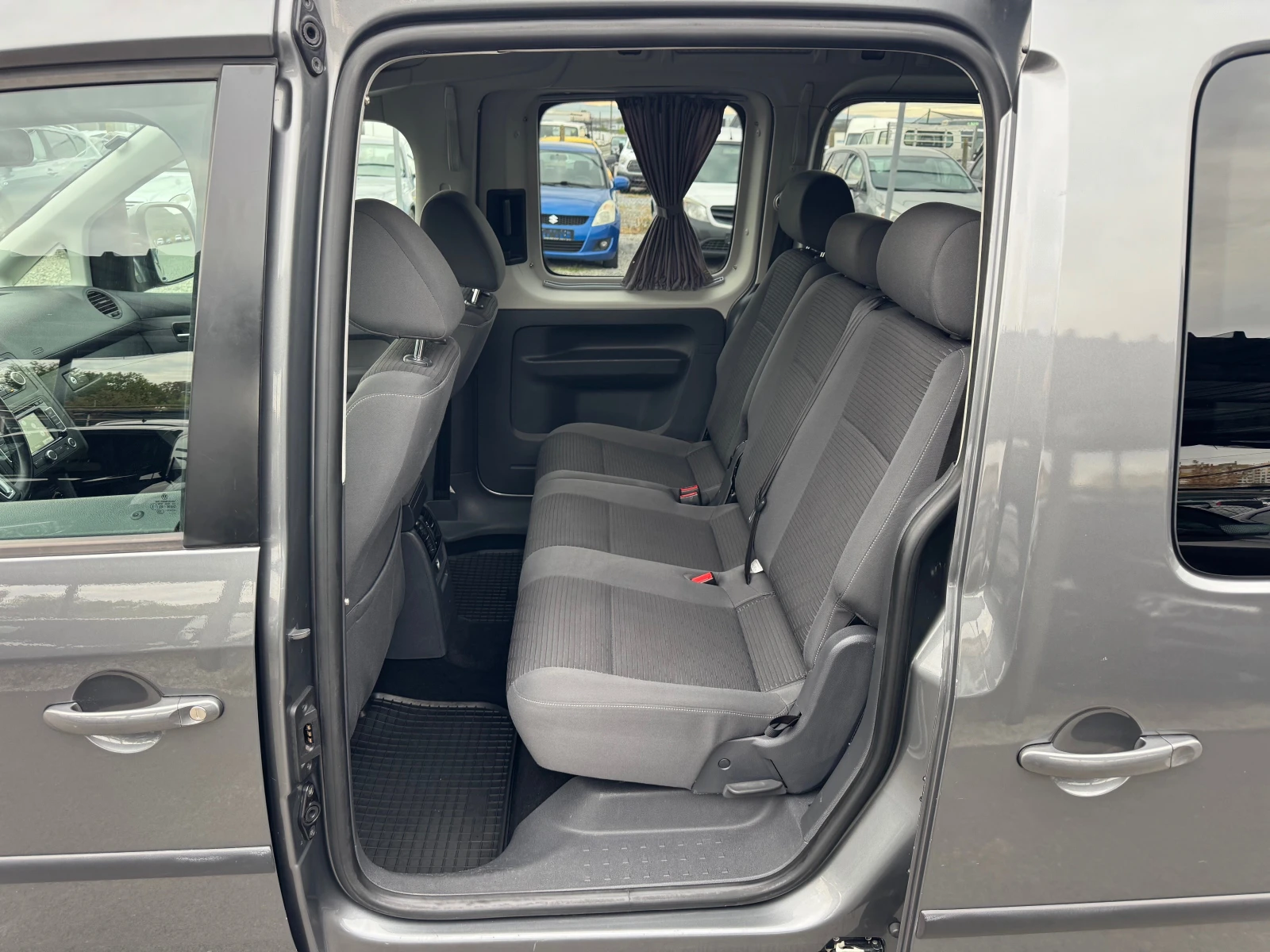 VW Caddy 2.0TDi MAXI DSG - изображение 9