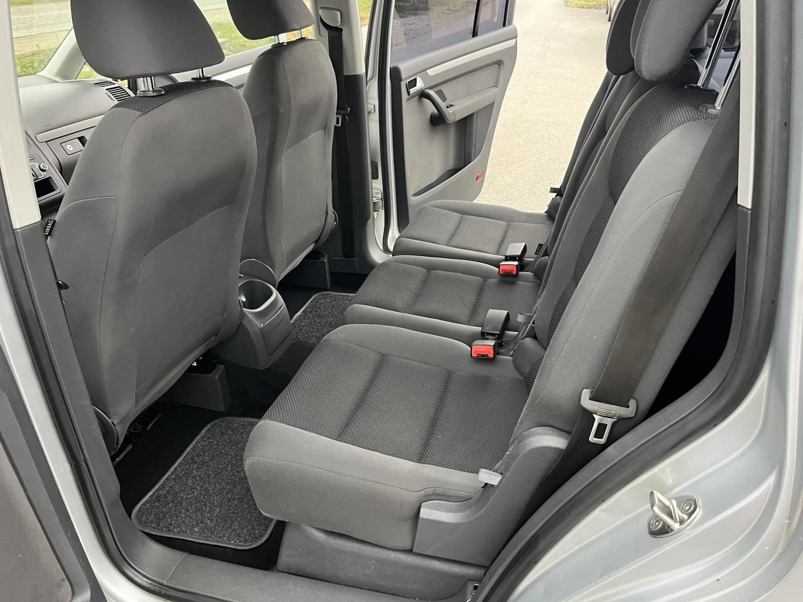 VW Touran 1.6TDI 105кс 6 СКОРОСТИ EURO 5A АВТОПИЛОТ  - изображение 9