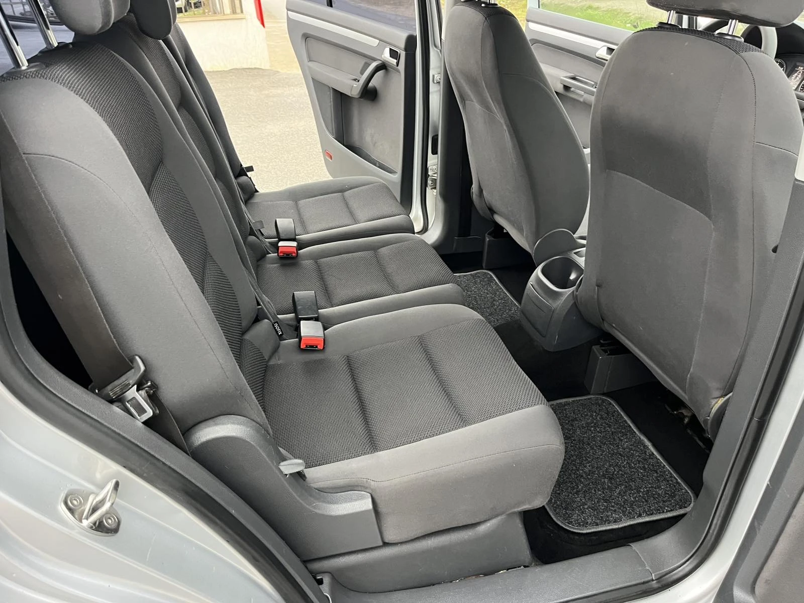 VW Touran 1.6TDI 105кс 6 СКОРОСТИ EURO 5A АВТОПИЛОТ  - изображение 10