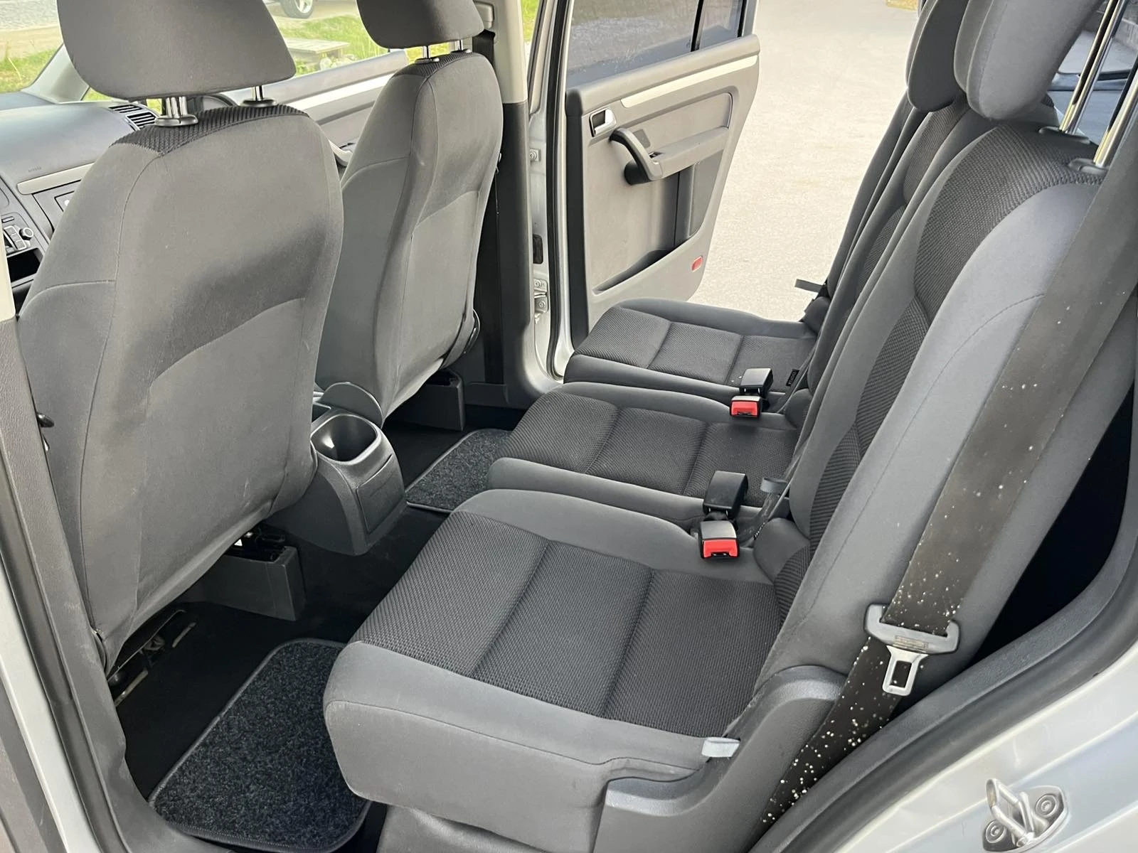 VW Touran 1.6TDI 105�� 6 �������� EURO 5A ���������  | Mobile.bg � ����������� 9