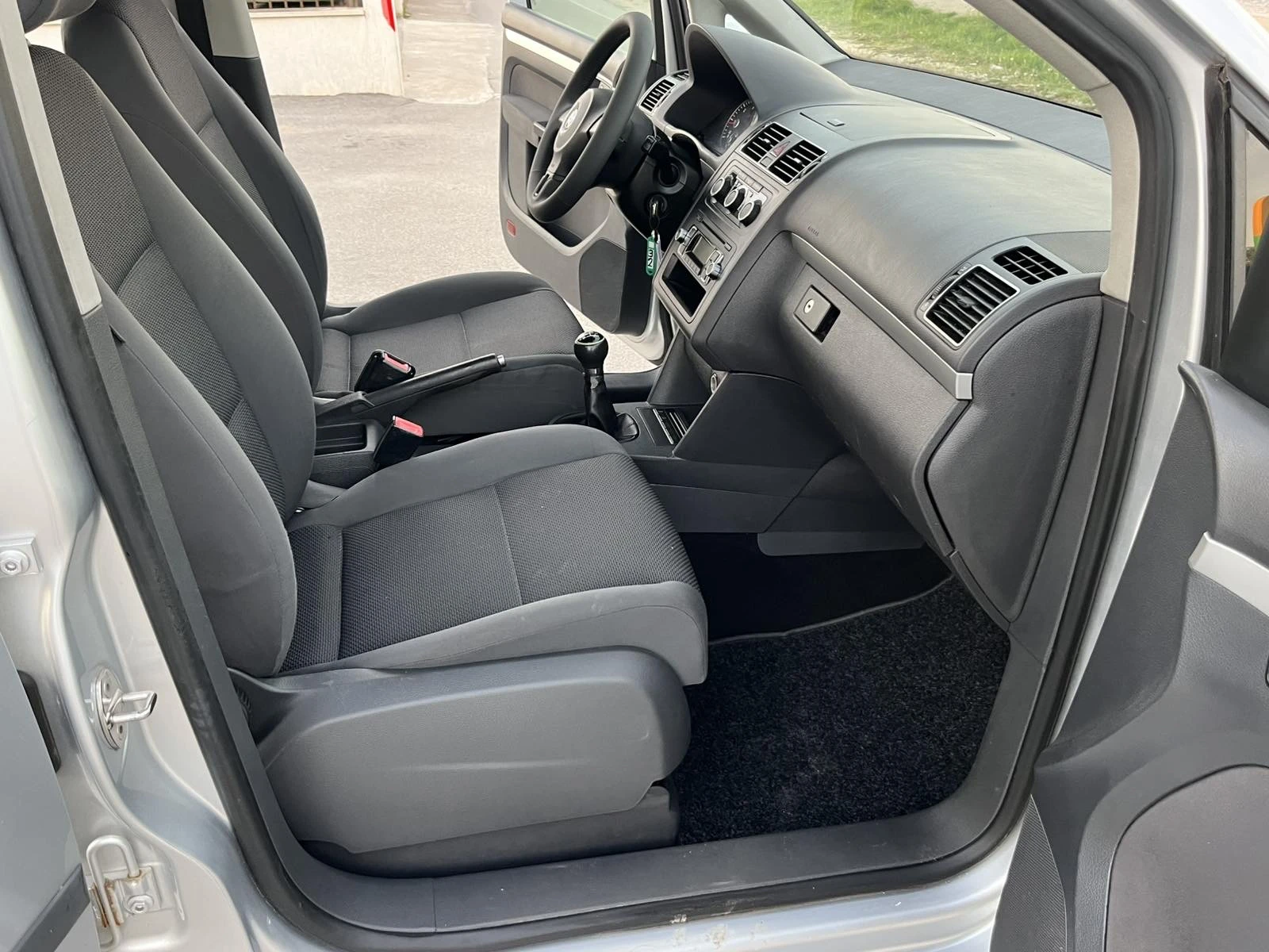 VW Touran 1.6TDI 105�� 6 �������� EURO 5A ���������  | Mobile.bg � ����������� 11