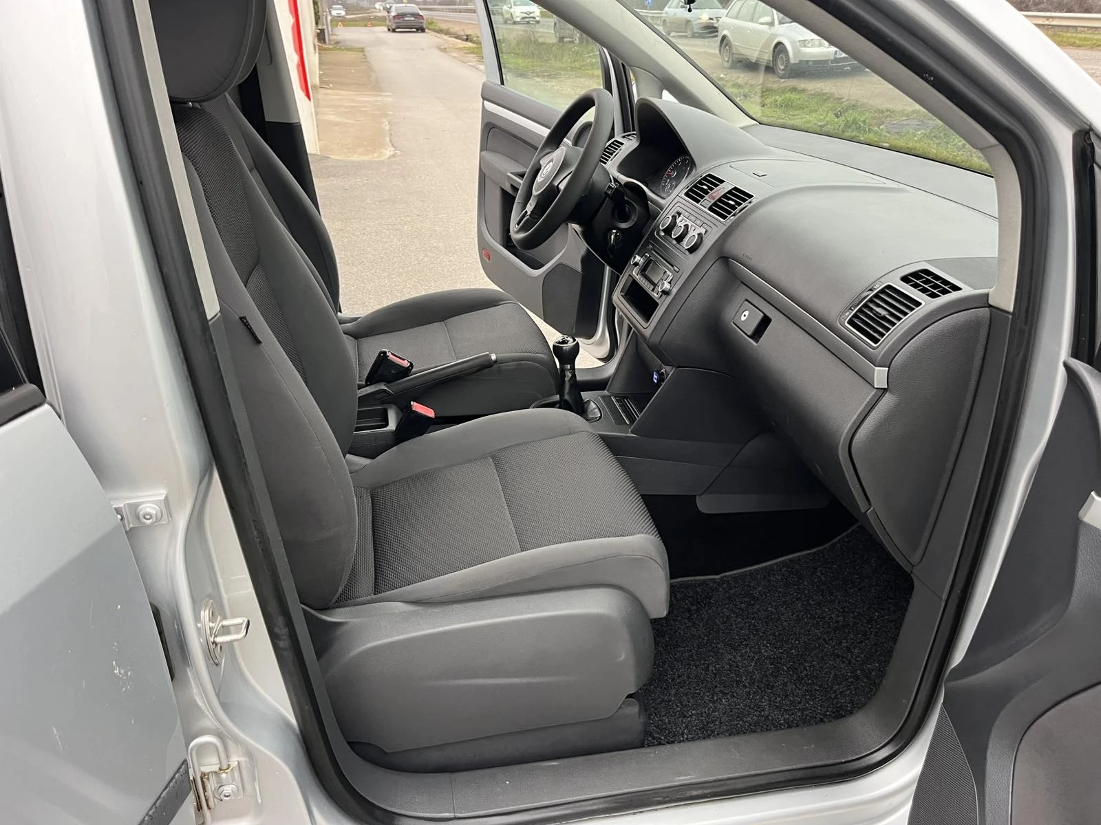 VW Touran 1.6TDI 105�� 6 �������� EURO 5A ���������  | Mobile.bg � ����������� 11