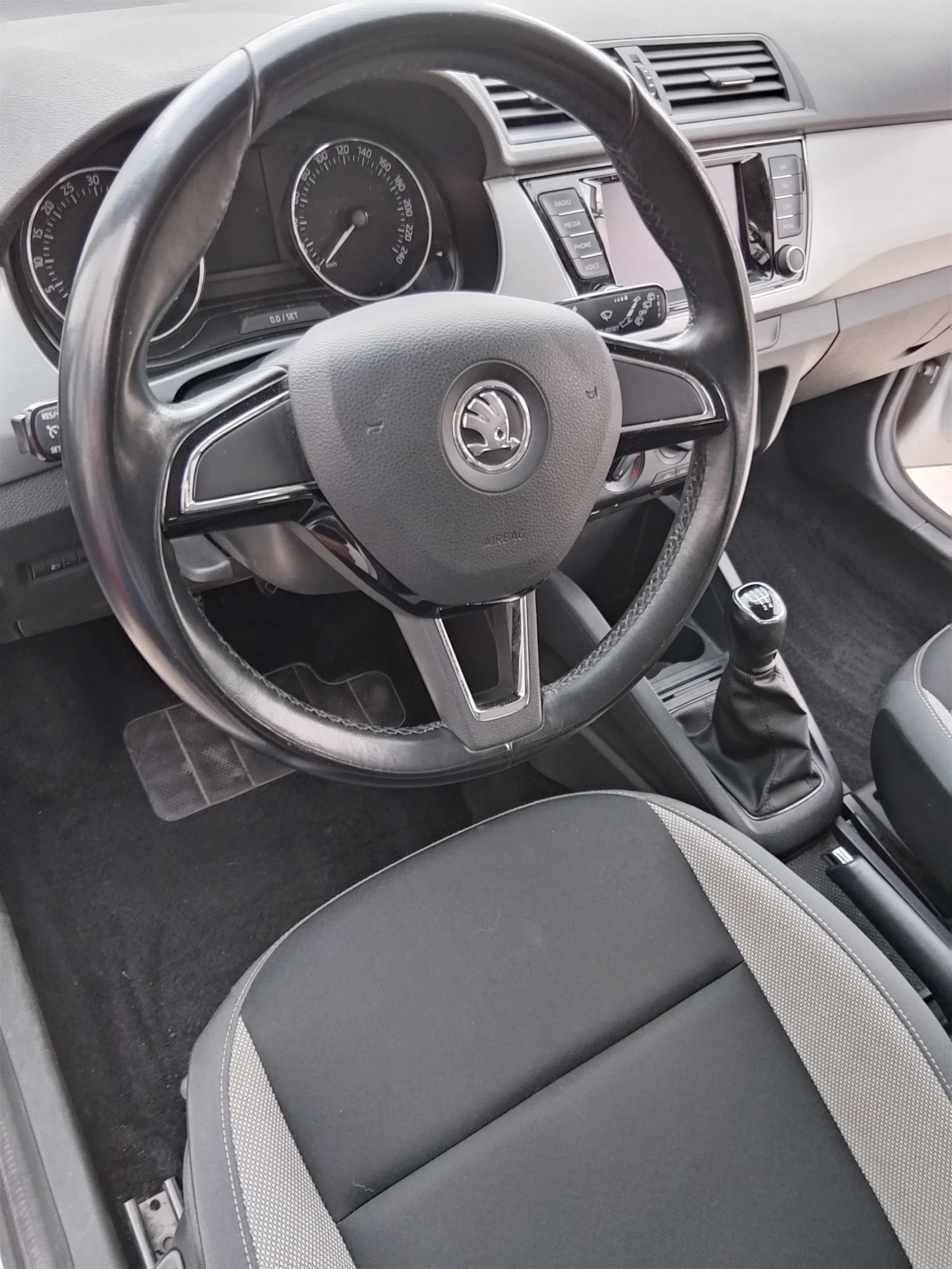 Skoda Fabia 1.4 - изображение 10