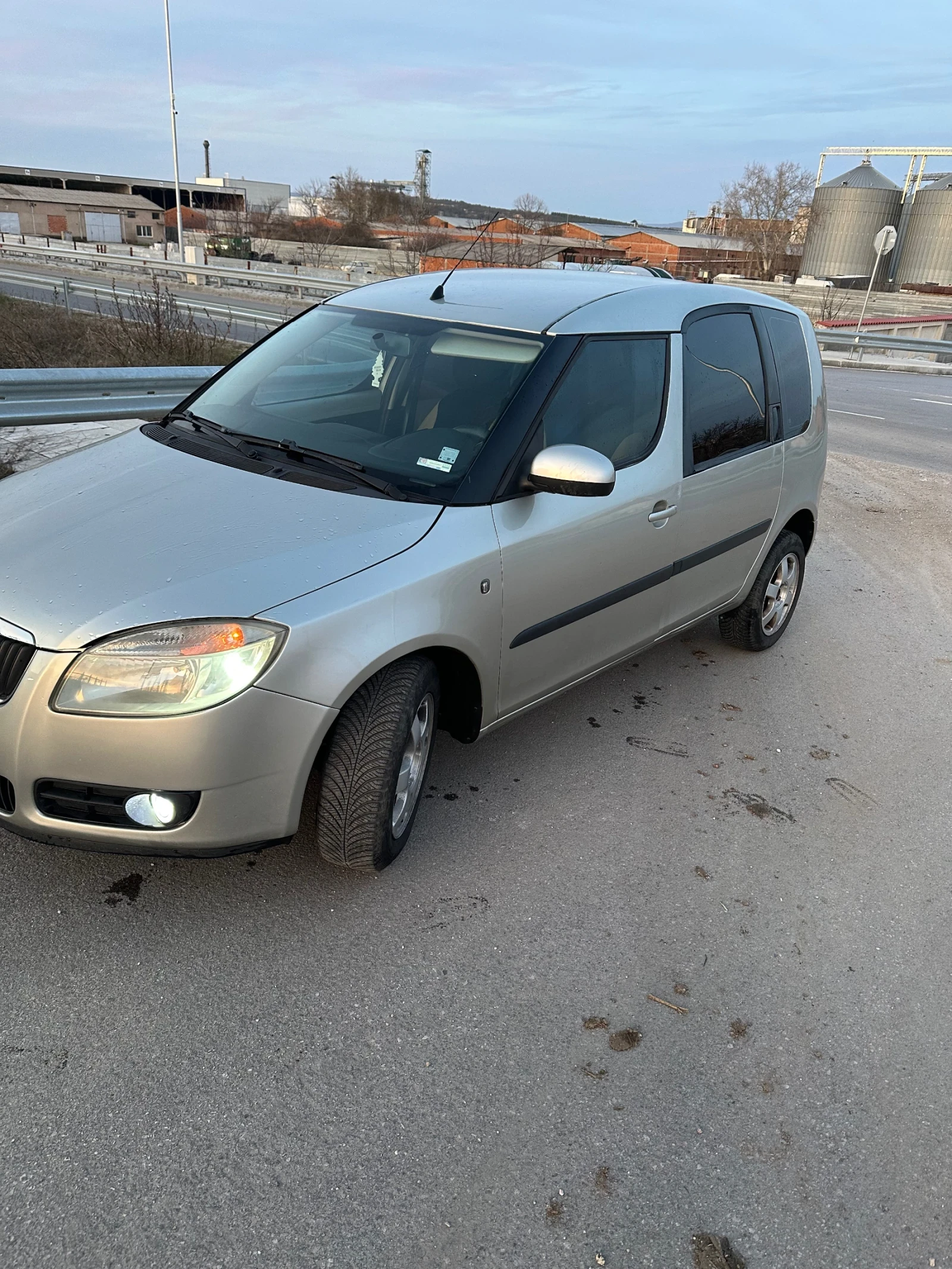 Skoda Roomster 1.4 tdi, снимка 4 - Автомобили и джипове - 53802126