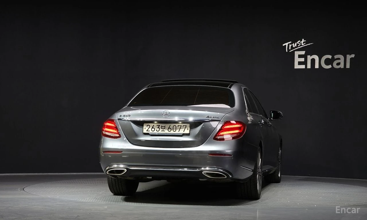 Mercedes-Benz E 450 4MATIC* BURMESTER* ОБДУХВАНЕ* ДИСТРОНИК* ДИГИТАЛНО, снимка 4 - Автомобили и джипове - 55105322