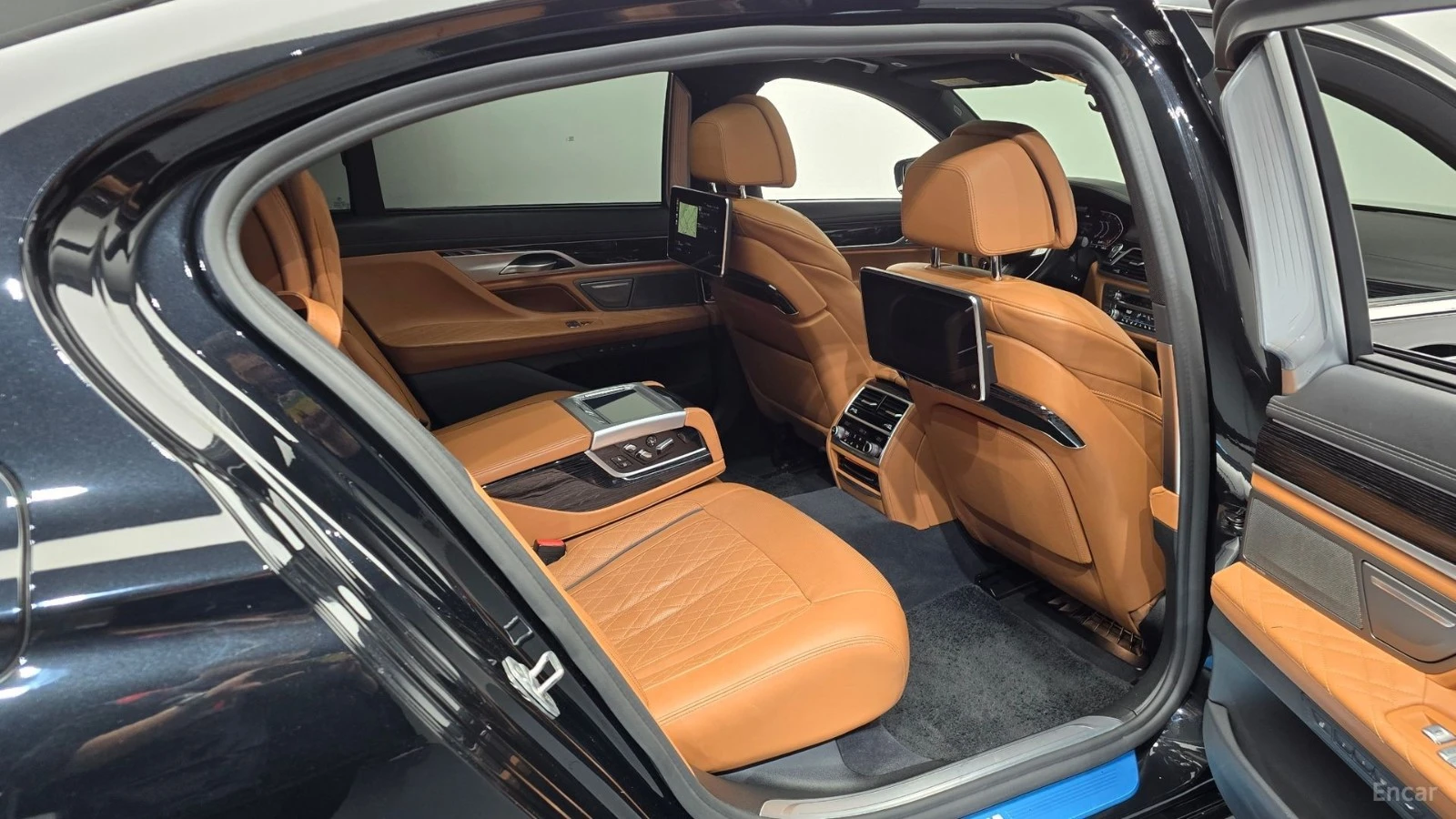 BMW 740 XDRIVE* MSPORT* DISTRONIC* 360* ОБДУХВАНЕ* МАСАЖИ*, снимка 9 - Автомобили и джипове - 55422282