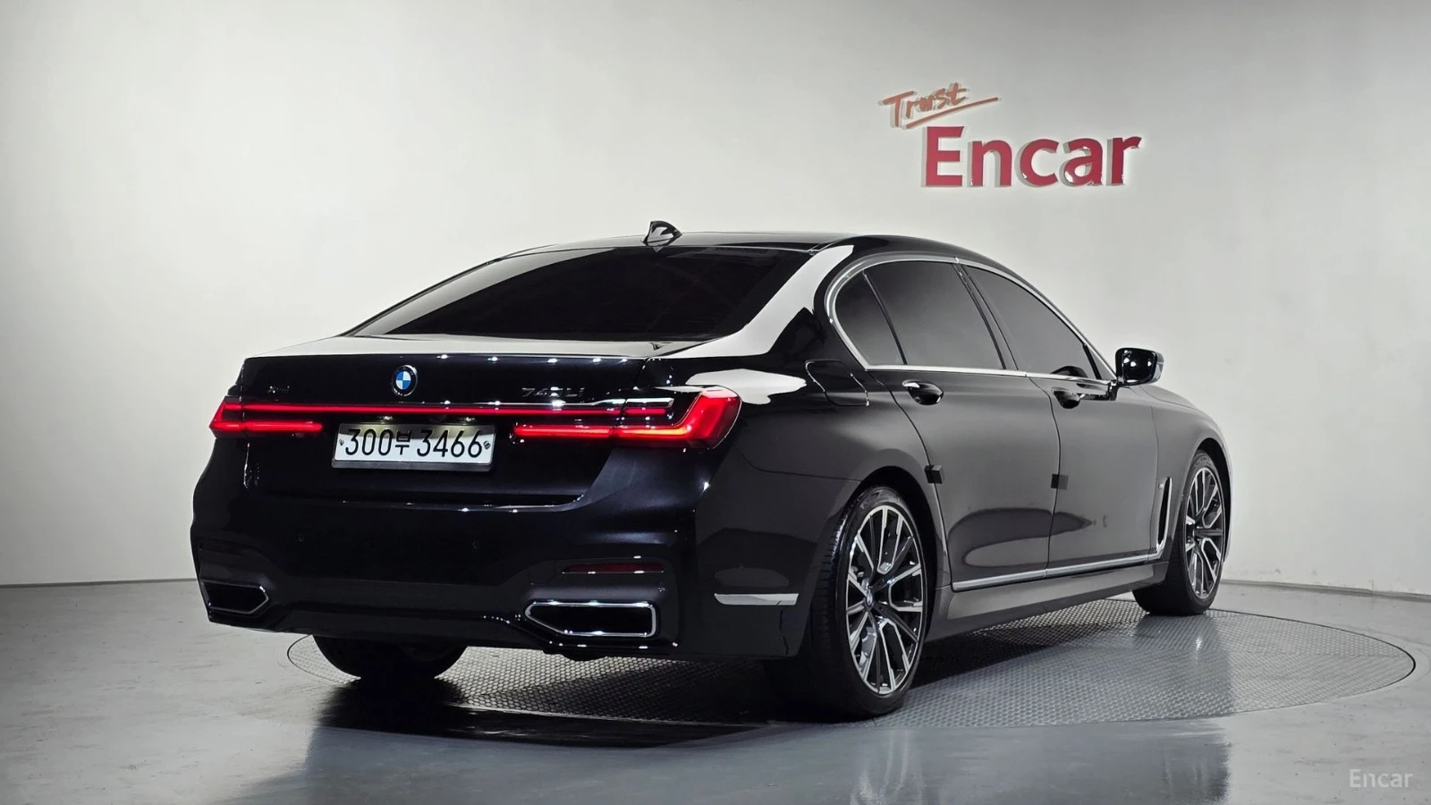 BMW 740 XDRIVE* MSPORT* DISTRONIC* 360* ОБДУХВАНЕ* МАСАЖИ*, снимка 3 - Автомобили и джипове - 55422282