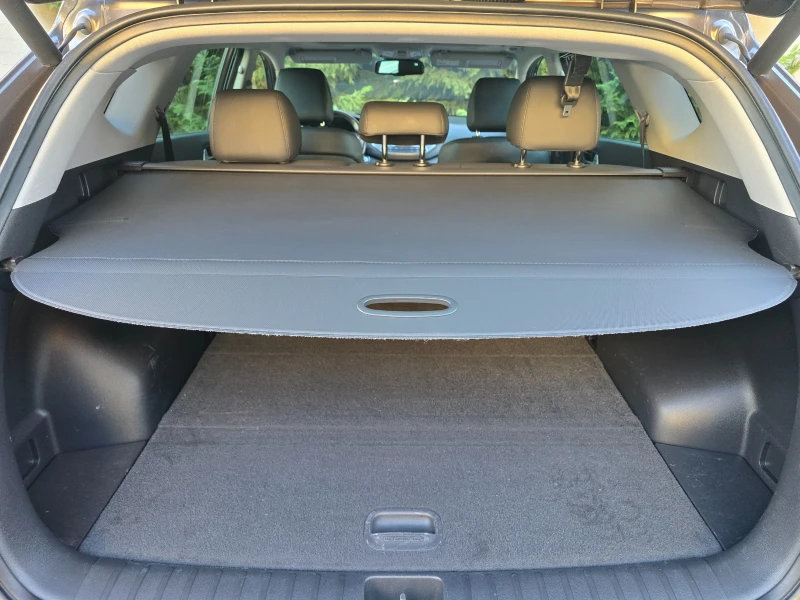 Hyundai Tucson 2.0 PREMIUM-FULL, снимка 16 - Автомобили и джипове - 52241681