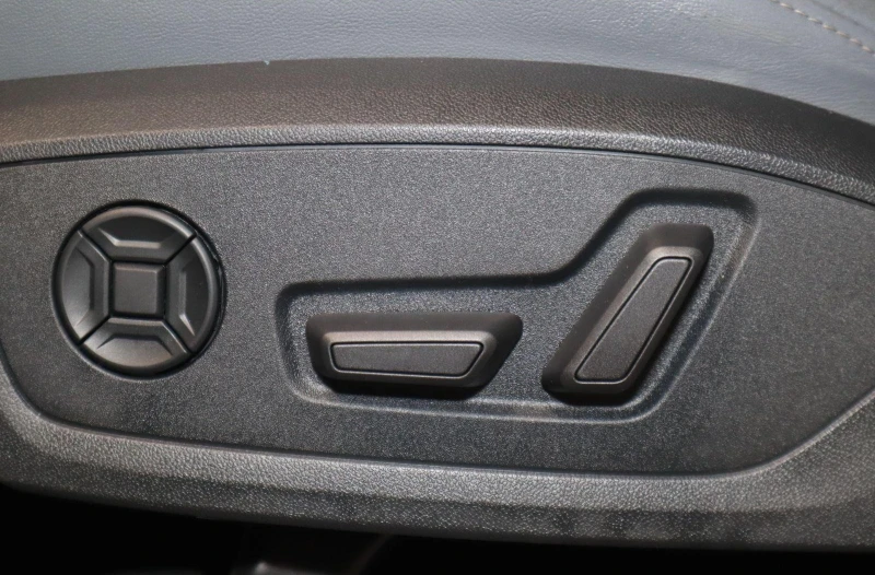 Audi Q4 50 E-TRON QUATTRO S-LINE MATRIX-LED CAM PANORAMA, снимка 5 - Автомобили и джипове - 52530006