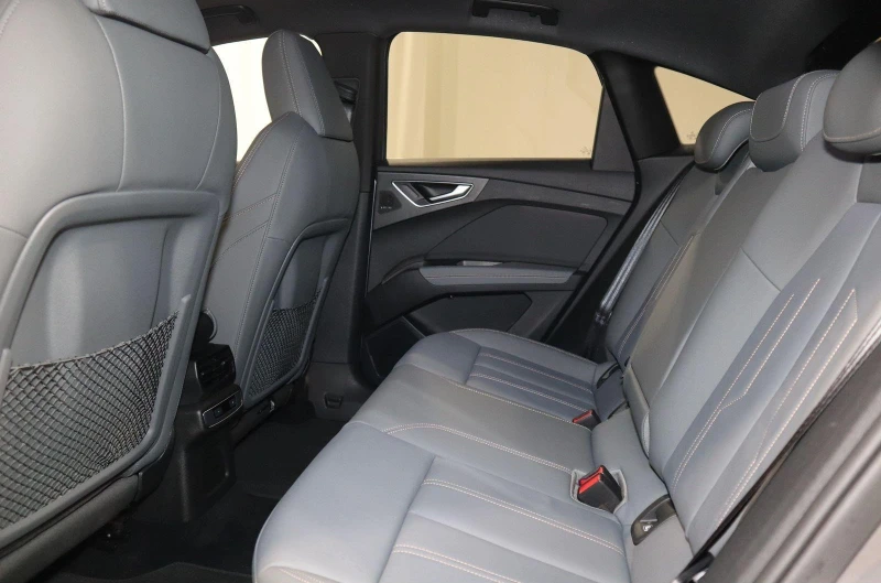 Audi Q4 50 E-TRON QUATTRO S-LINE MATRIX-LED CAM PANORAMA, снимка 11 - Автомобили и джипове - 52530006