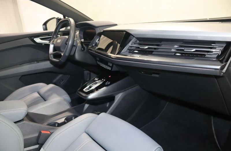 Audi Q4 50 E-TRON QUATTRO S-LINE MATRIX-LED CAM PANORAMA, снимка 9 - Автомобили и джипове - 52530006