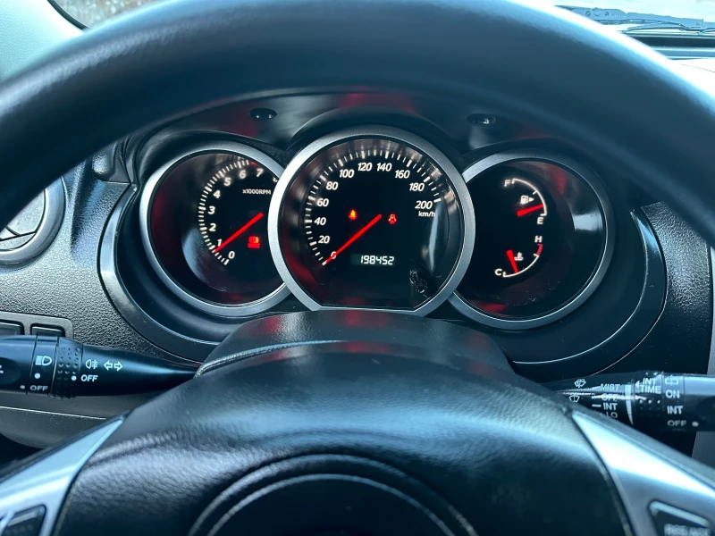 Suzuki Grand vitara 2.0i, снимка 16 - Автомобили и джипове - 53114607