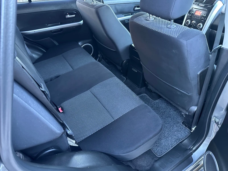 Suzuki Grand vitara 2.0i, снимка 13 - Автомобили и джипове - 53114607