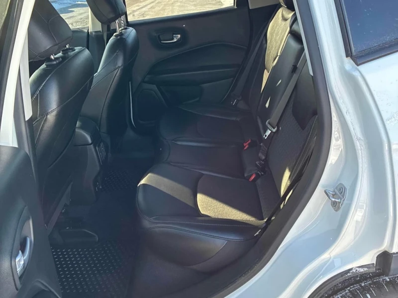 Jeep Compass * Altitude * CARFAX * БЕЗ ПЪРВОНАЧАЛНА ВНОСКА, снимка 11 - Автомобили и джипове - 53257493