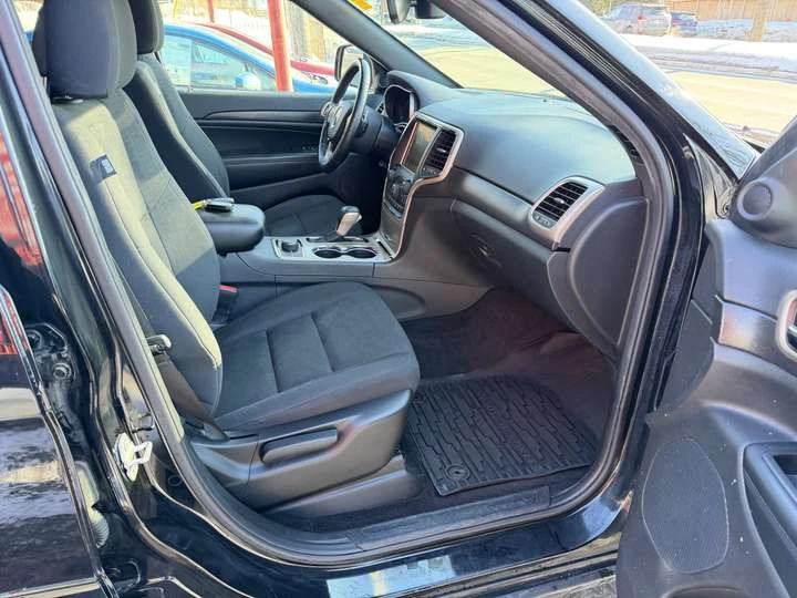 Jeep Grand cherokee Laredo 4X4 NO RUST!! NEW TIRES!!, снимка 9 - Автомобили и джипове - 54080393