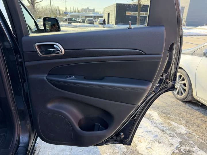 Jeep Grand cherokee Laredo 4X4 NO RUST!! NEW TIRES!!, снимка 14 - Автомобили и джипове - 54080393