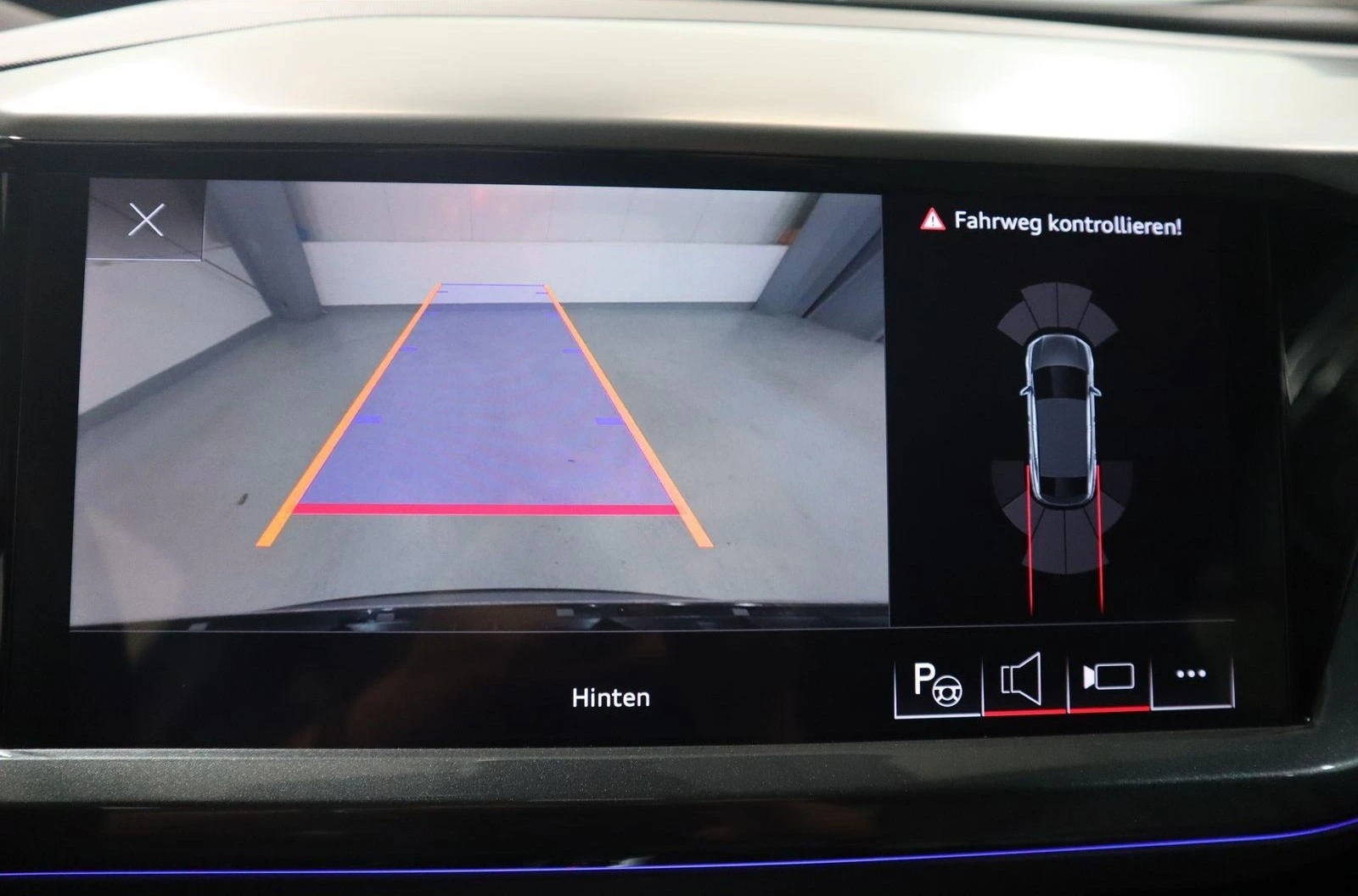 Audi Q4 50 E-TRON QUATTRO S-LINE MATRIX-LED CAM PANORAMA - изображение 8