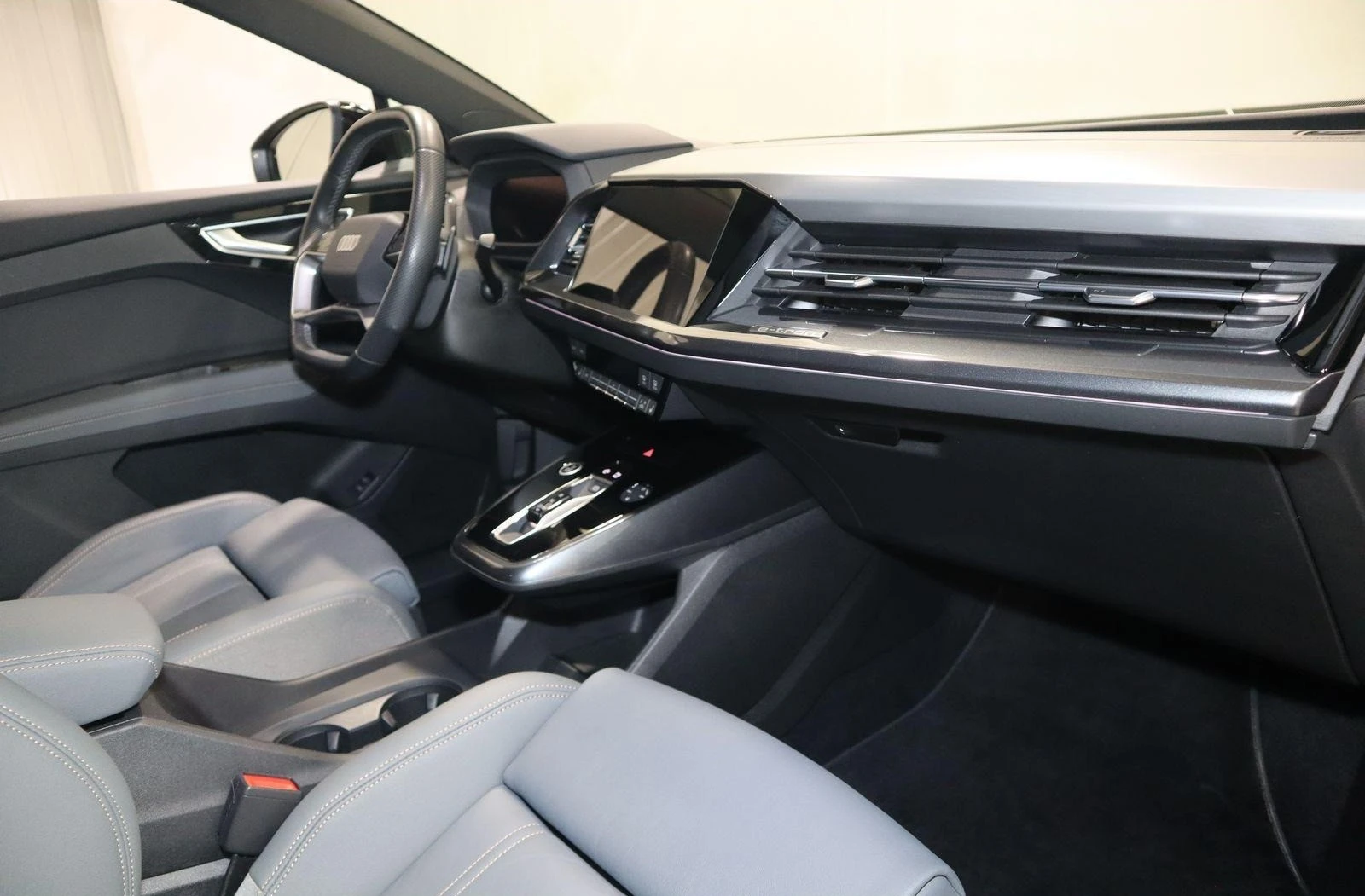 Audi Q4 50 E-TRON QUATTRO S-LINE MATRIX-LED CAM PANORAMA - изображение 9