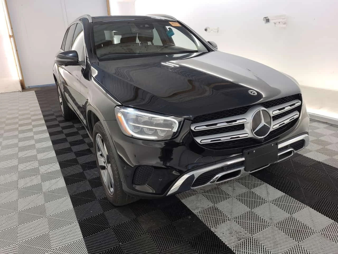 Mercedes-Benz GLC 300 /DISTRONIC/360/CARFAX/NAVI/PANO, снимка 2 - Автомобили и джипове - 53953942