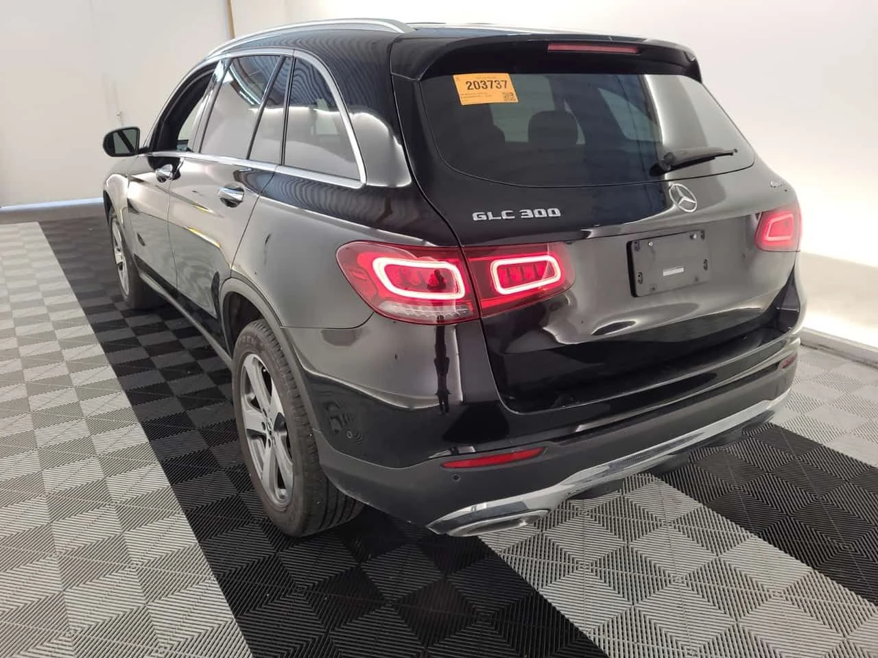 Mercedes-Benz GLC 300 /DISTRONIC/360/CARFAX/NAVI/PANO, снимка 4 - Автомобили и джипове - 53953942