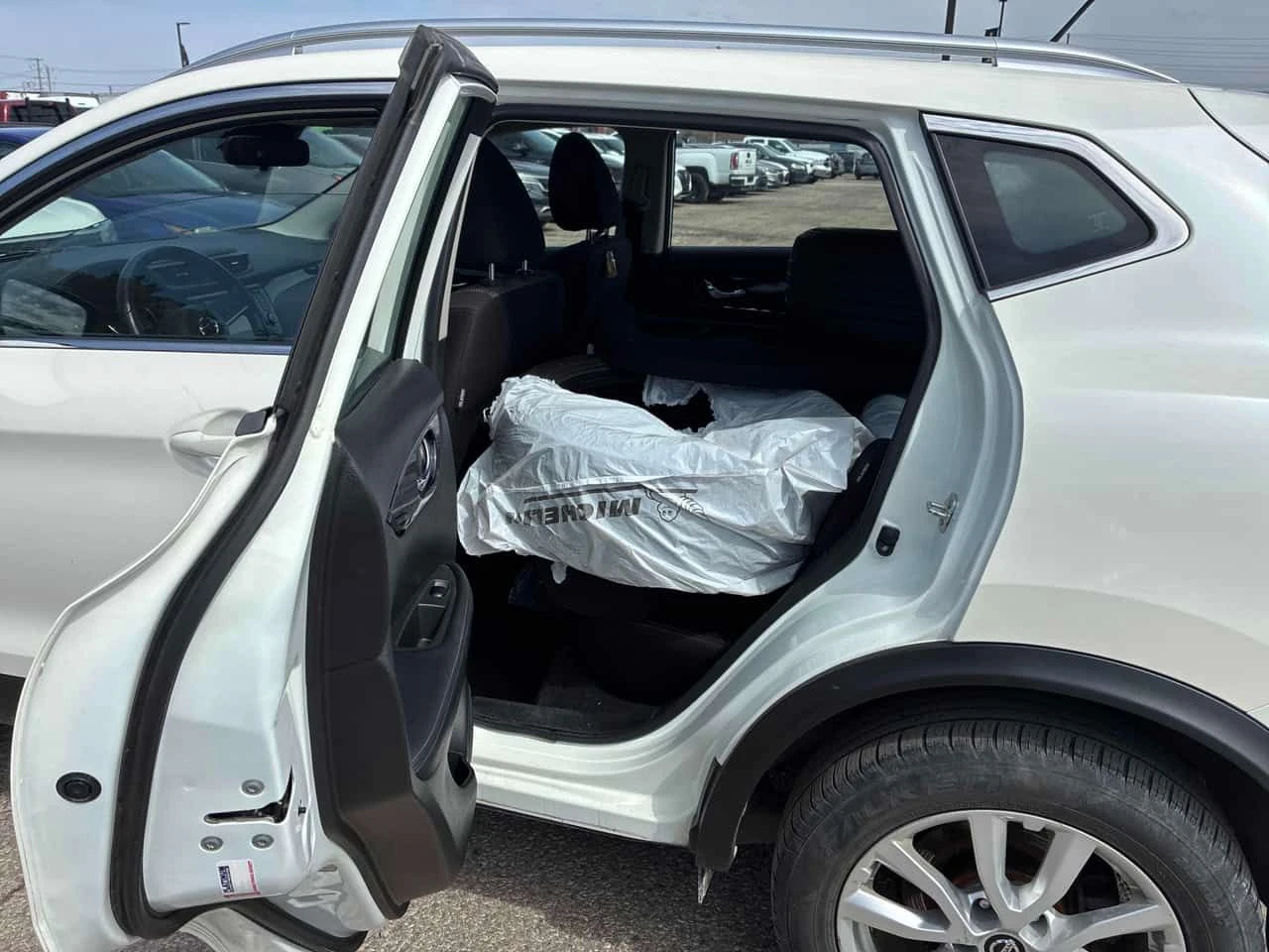 Nissan Qashqai AWD CVT/CARFAX/ВТОРИ ГУМИ/ПОДГРЕВИ, снимка 16 - Автомобили и джипове - 54123009