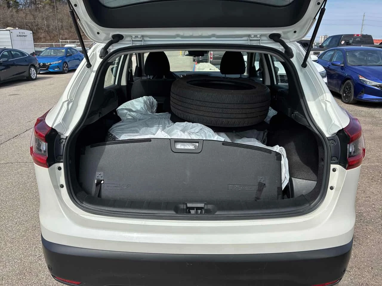 Nissan Qashqai AWD CVT/CARFAX/ВТОРИ ГУМИ/ПОДГРЕВИ, снимка 17 - Автомобили и джипове - 54123009