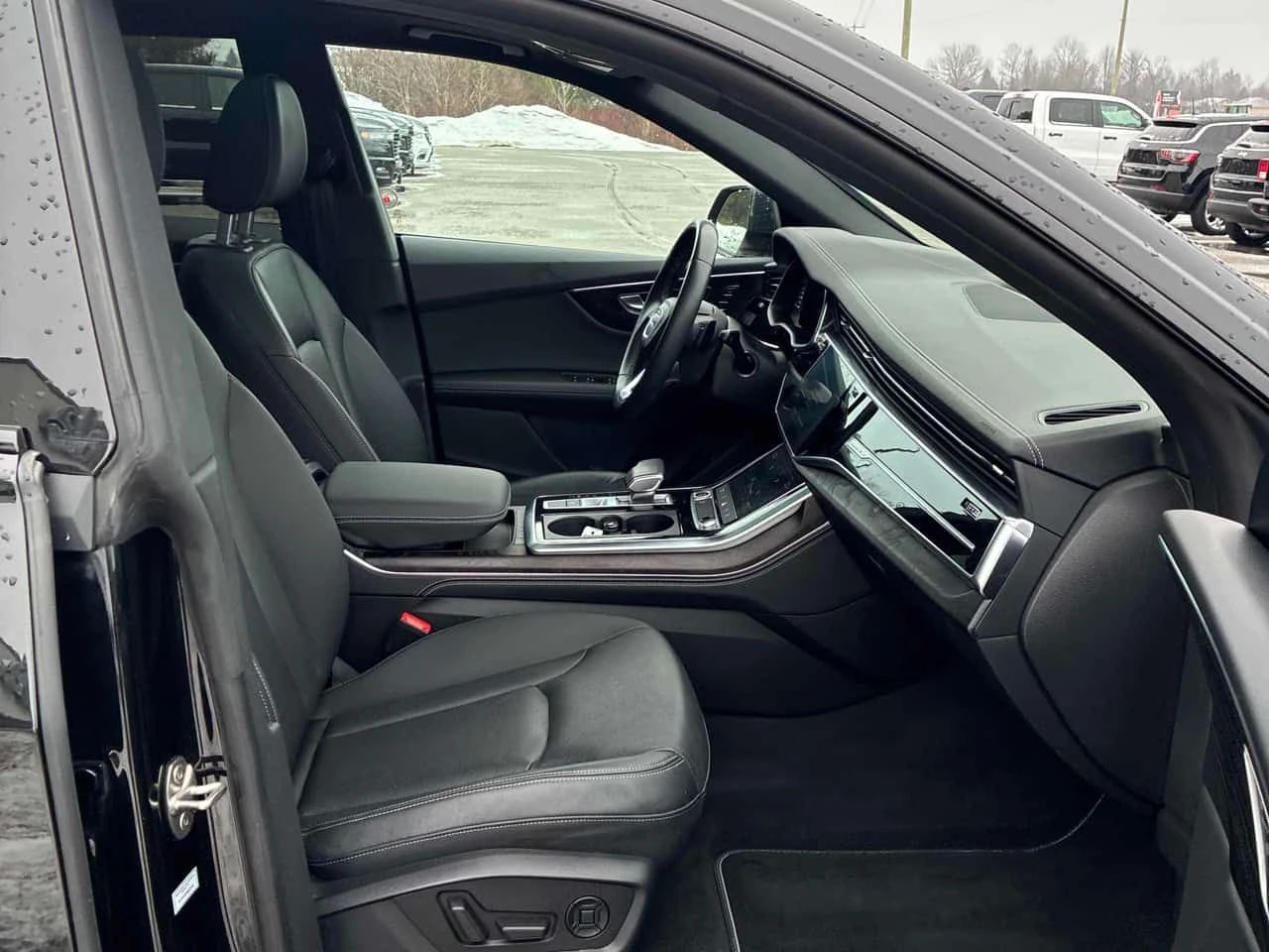 Audi Q8 Progressiv  CARFAX, снимка 12 - Автомобили и джипове - 54323850