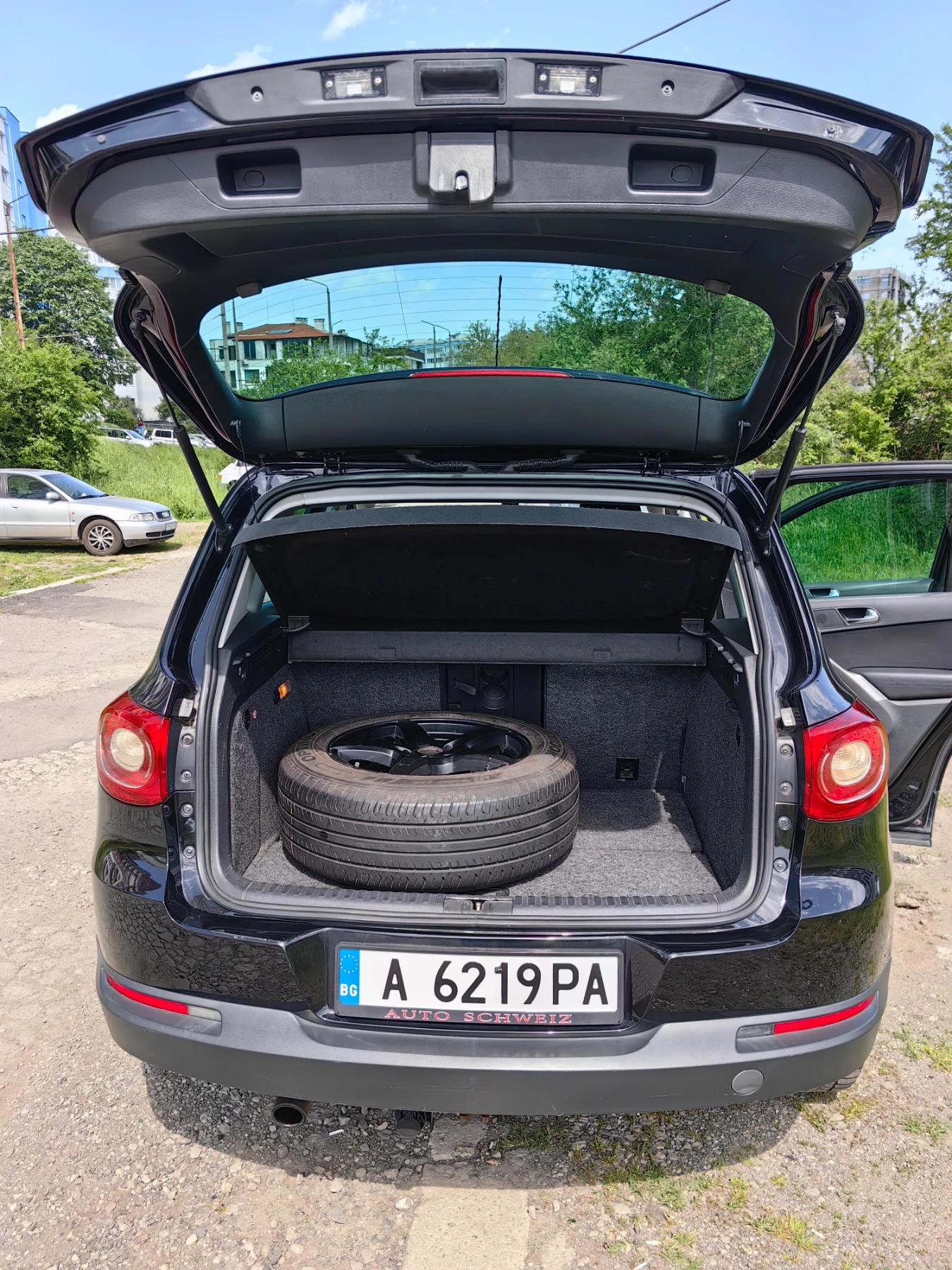 VW Tiguan 4X4, снимка 8 - Автомобили и джипове - 54527229