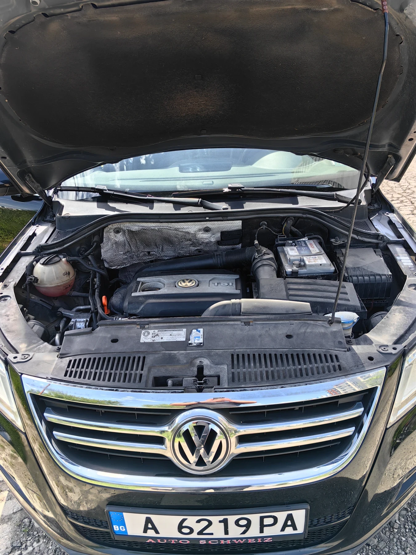 VW Tiguan 4X4, снимка 10 - Автомобили и джипове - 54527229