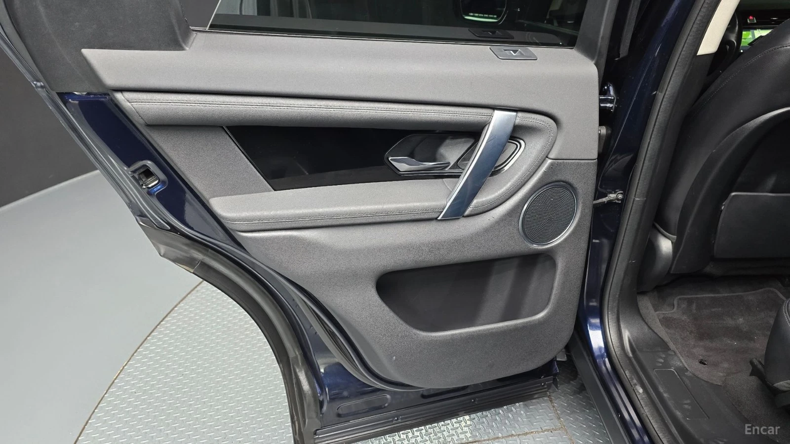 Land Rover Discovery Sport* D150S* КОЖА* ПОДГРЕВ* ПАНОРАМА* КАМЕРА* , снимка 17 - Автомобили и джипове - 55691567