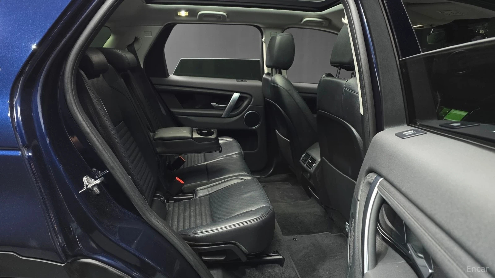 Land Rover Discovery Sport* D150S* КОЖА* ПОДГРЕВ* ПАНОРАМА* КАМЕРА* , снимка 11 - Автомобили и джипове - 55691567