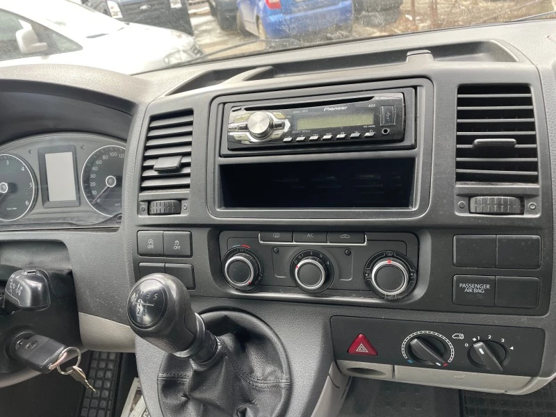 VW T5 2,0 TDi, снимка 9 - Бусове и автобуси - 39509667