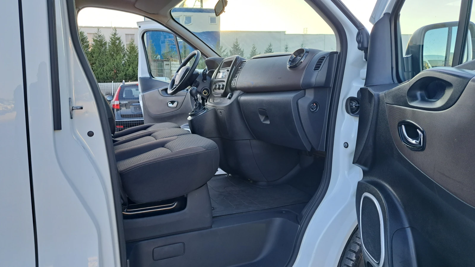 Renault Trafic 1.6DCI-125PS/178000км!!!КЛИМАТИК/LED/EURO6, снимка 8 - Бусове и автобуси - 55993979