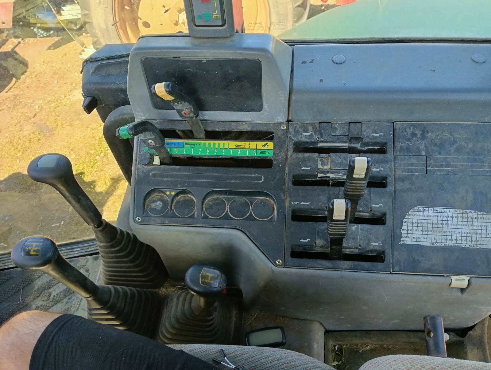 Трактор Hurlimann H-909, снимка 4 - Селскостопанска техника - 56057360