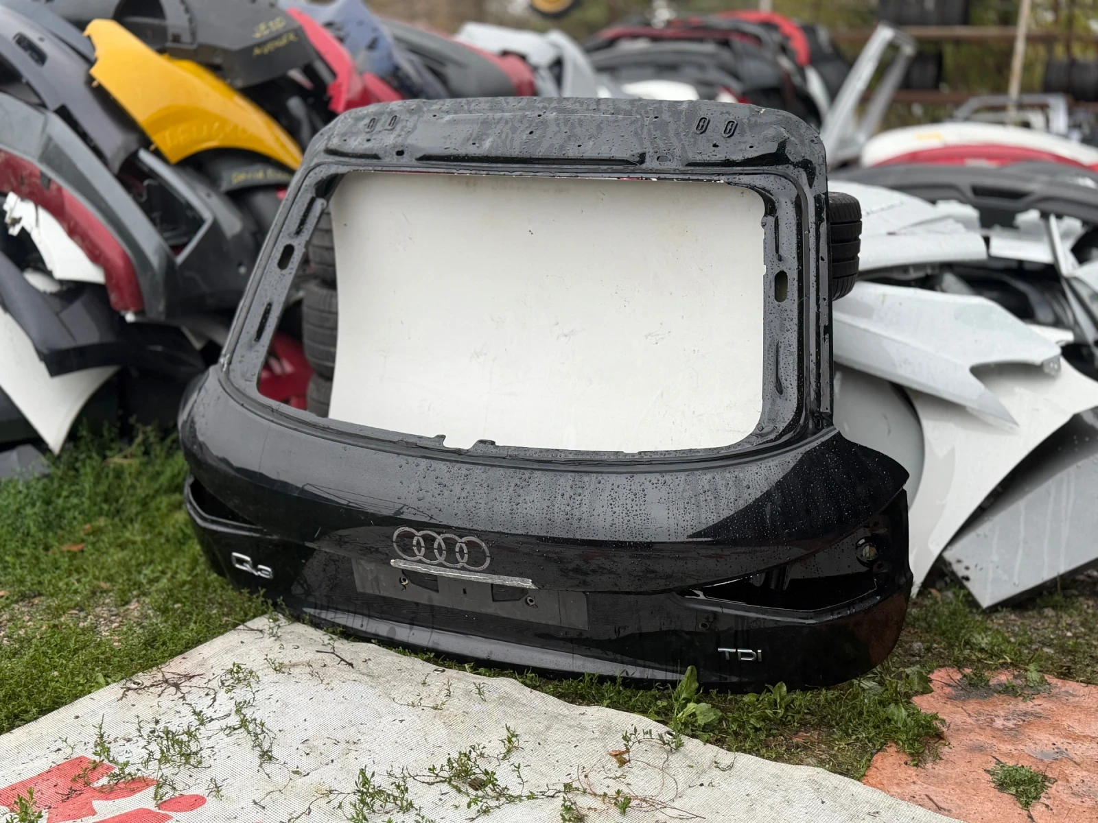 Заден капак багажник Audi Q3, снимка 2 - Части - 56738926