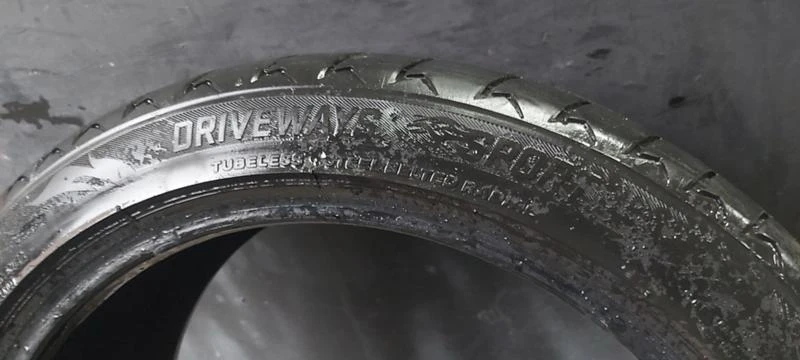 Гуми Летни 245/40R18, снимка 7 - Гуми и джанти - 34696115