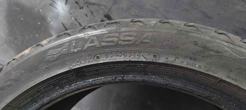 Гуми Летни 245/40R18, снимка 5 - Гуми и джанти - 34696115