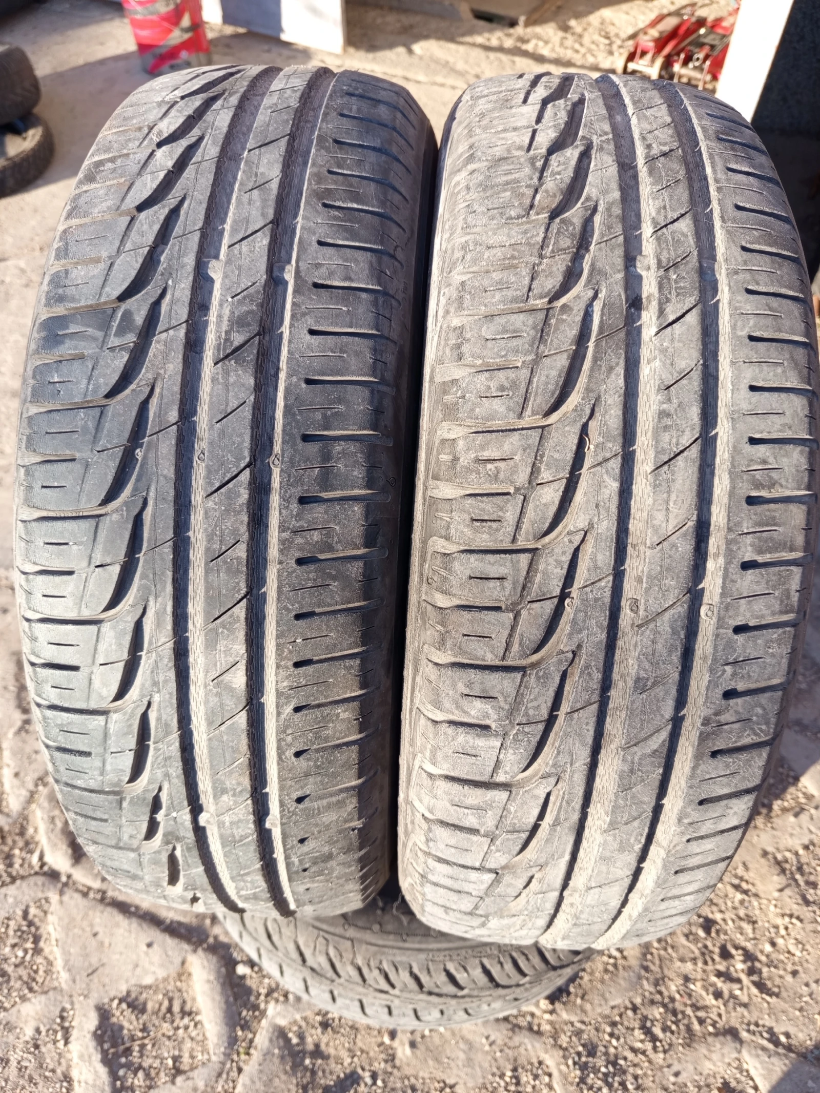 Гуми Летни 195/65R15, снимка 2 - Гуми и джанти - 53787847