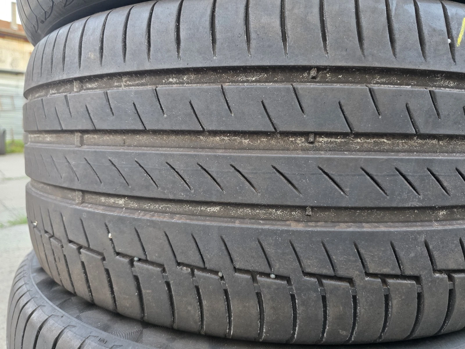 Гуми Летни 275/40R21, снимка 2 - Гуми и джанти - 56664502