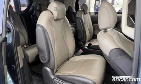 Kia Carnival Diesel 9-Seater Prestige, снимка 12