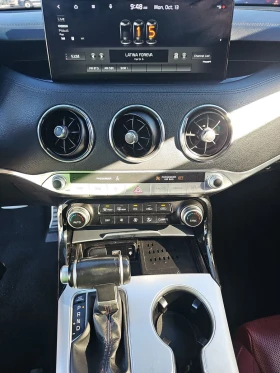 Обява за продажба на Kia Stinger * GT1* 4x4* PANO ~44 499 лв. - изображение 11 | Auto.bg Обява за продажба на Kia Stinger * GT1* 4x4* PANO ~44 499 лв. - изображение 11