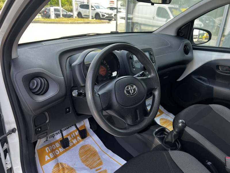 Toyota Aygo 1.0 VVT-i / 72 к.с., снимка 9 - Автомобили и джипове - 46373770
