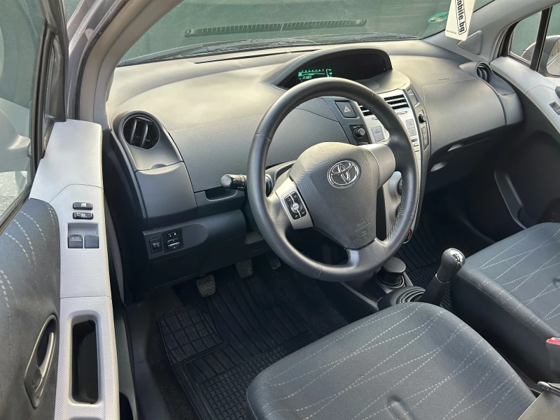 Toyota Yaris 1.3, снимка 10 - Автомобили и джипове - 47070433