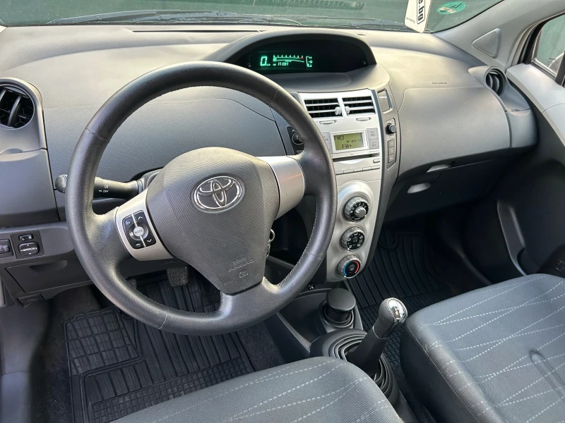 Toyota Yaris 1.3, снимка 11 - Автомобили и джипове - 47070433