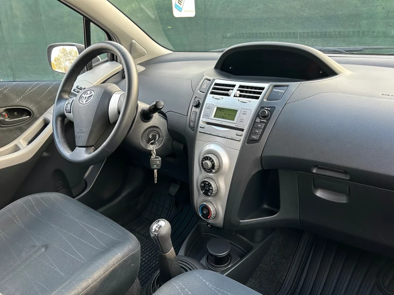 Toyota Yaris 1.3, снимка 13 - Автомобили и джипове - 47070433