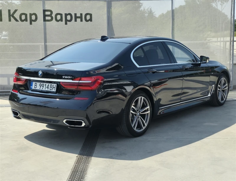 BMW 750 xDrive Sedan, снимка 2 - Автомобили и джипове - 50775880